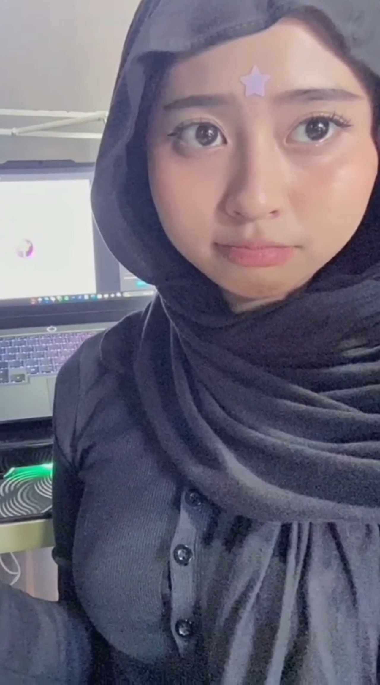 AMALIA MUTYA DI KURSI