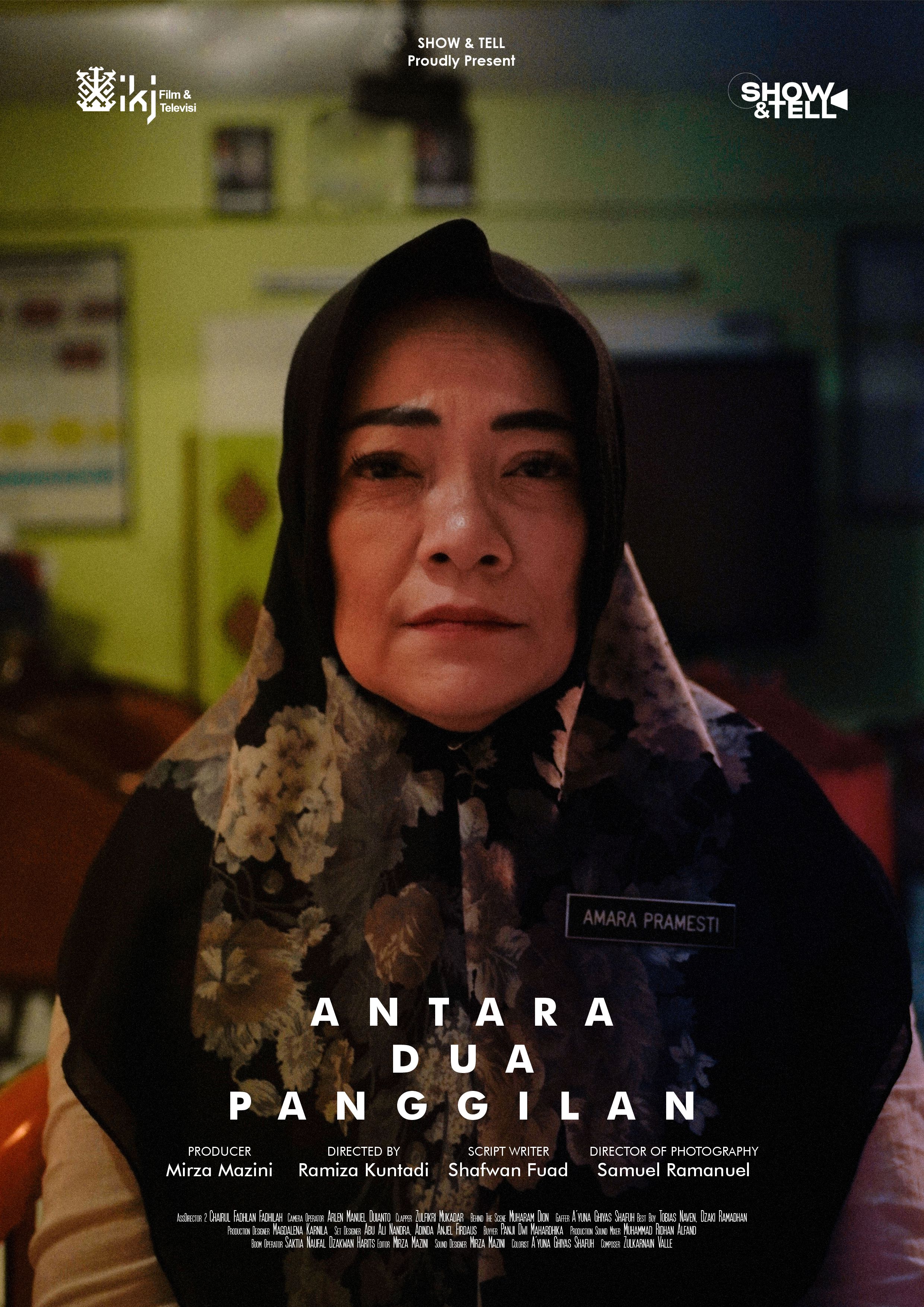 Poster Antara Dua Panggilan