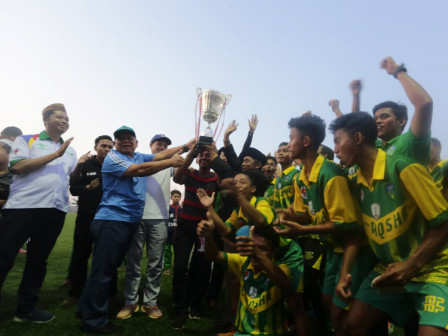 Foto prestasi: Juara 1 Sepak Bola Liga Santri Nusantara